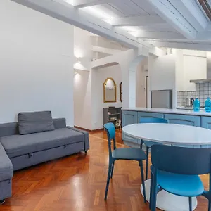  Apartamento Pratello Elegante E Raffinata Mansarda Italia
